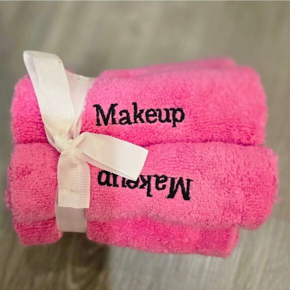 At Home Set Of 5 Pink Makeup Towels - Picture 4 of 6